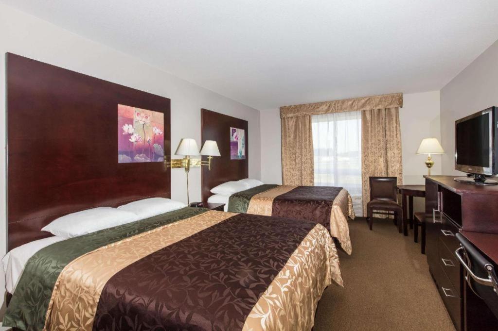 Super 8 By Wyndham Innisfail Ngoại thất bức ảnh