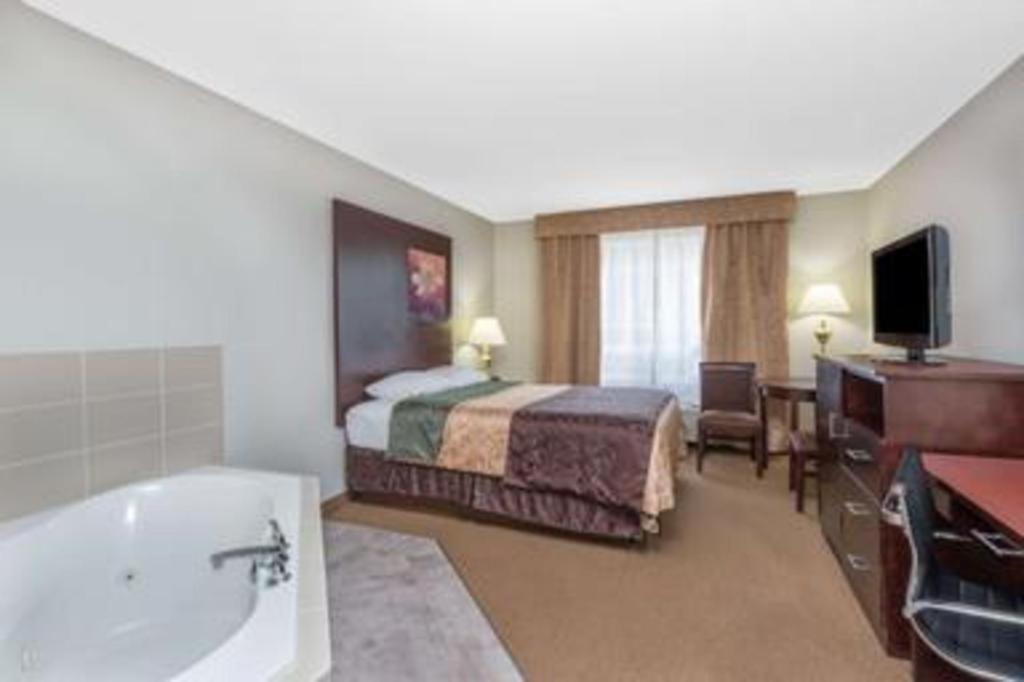 Super 8 By Wyndham Innisfail Ngoại thất bức ảnh