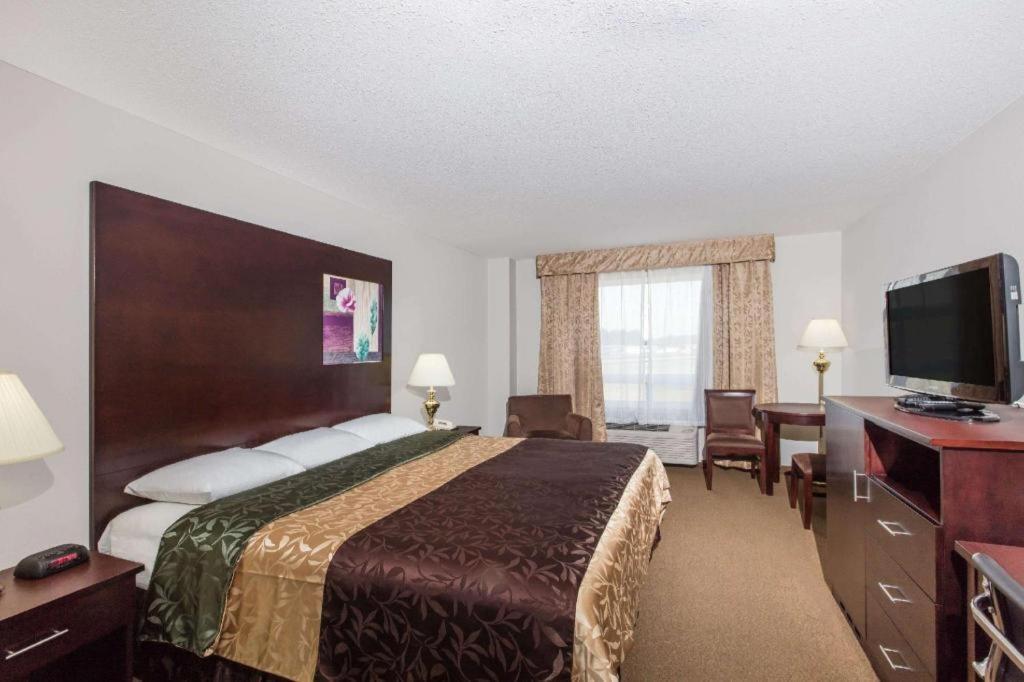 Super 8 By Wyndham Innisfail Ngoại thất bức ảnh