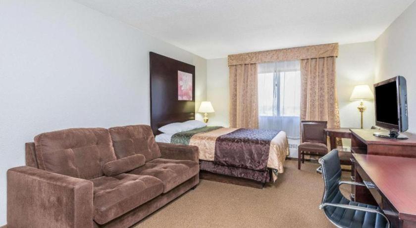 Super 8 By Wyndham Innisfail Ngoại thất bức ảnh